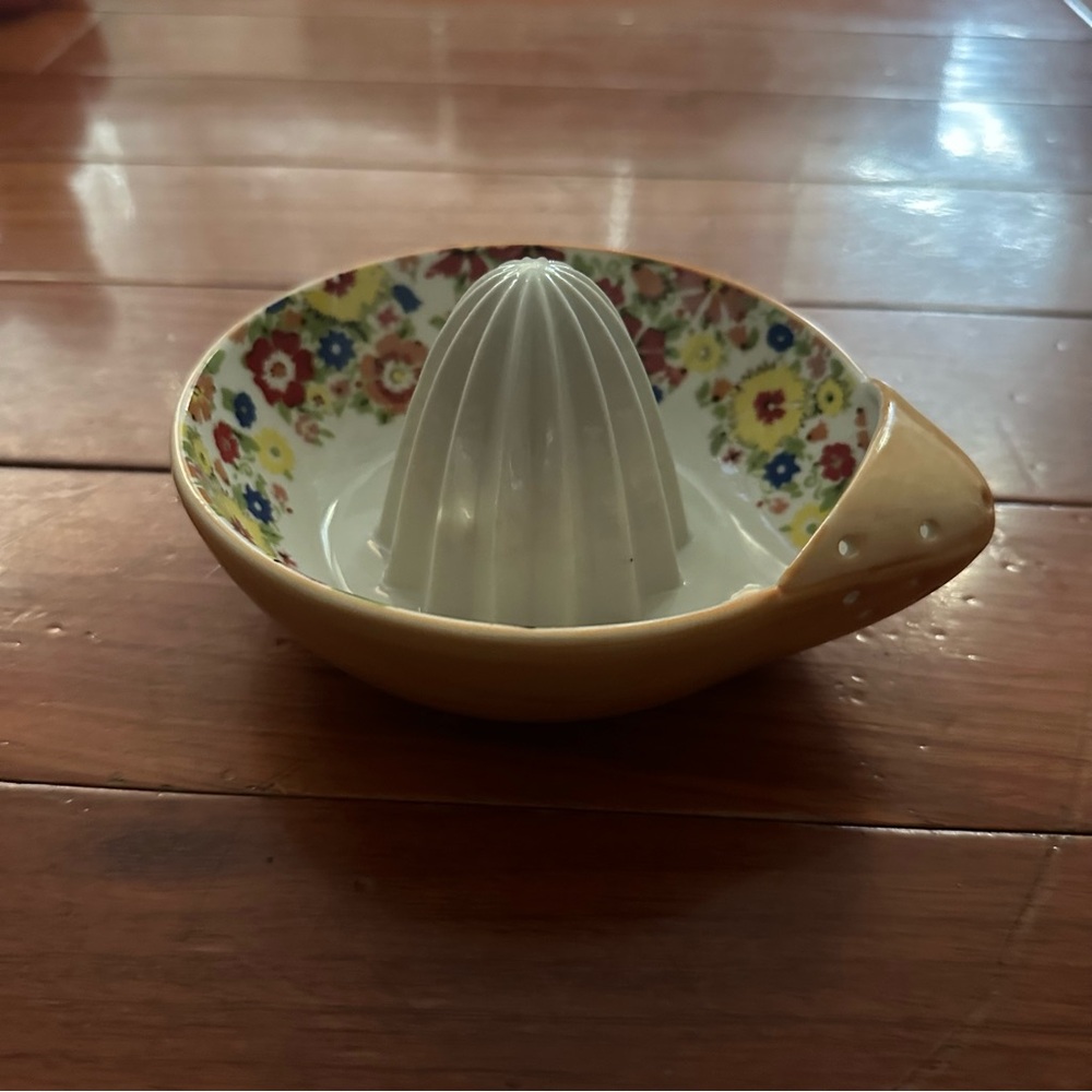 Anthropologie Floral ceramic citrus juicer - Picture 2 of 4